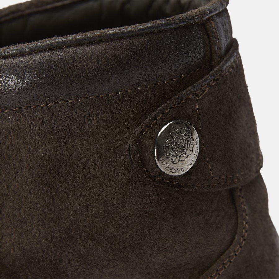 YAGO 17024 NEW SAVAGE - Sko - D.BROWN - 9