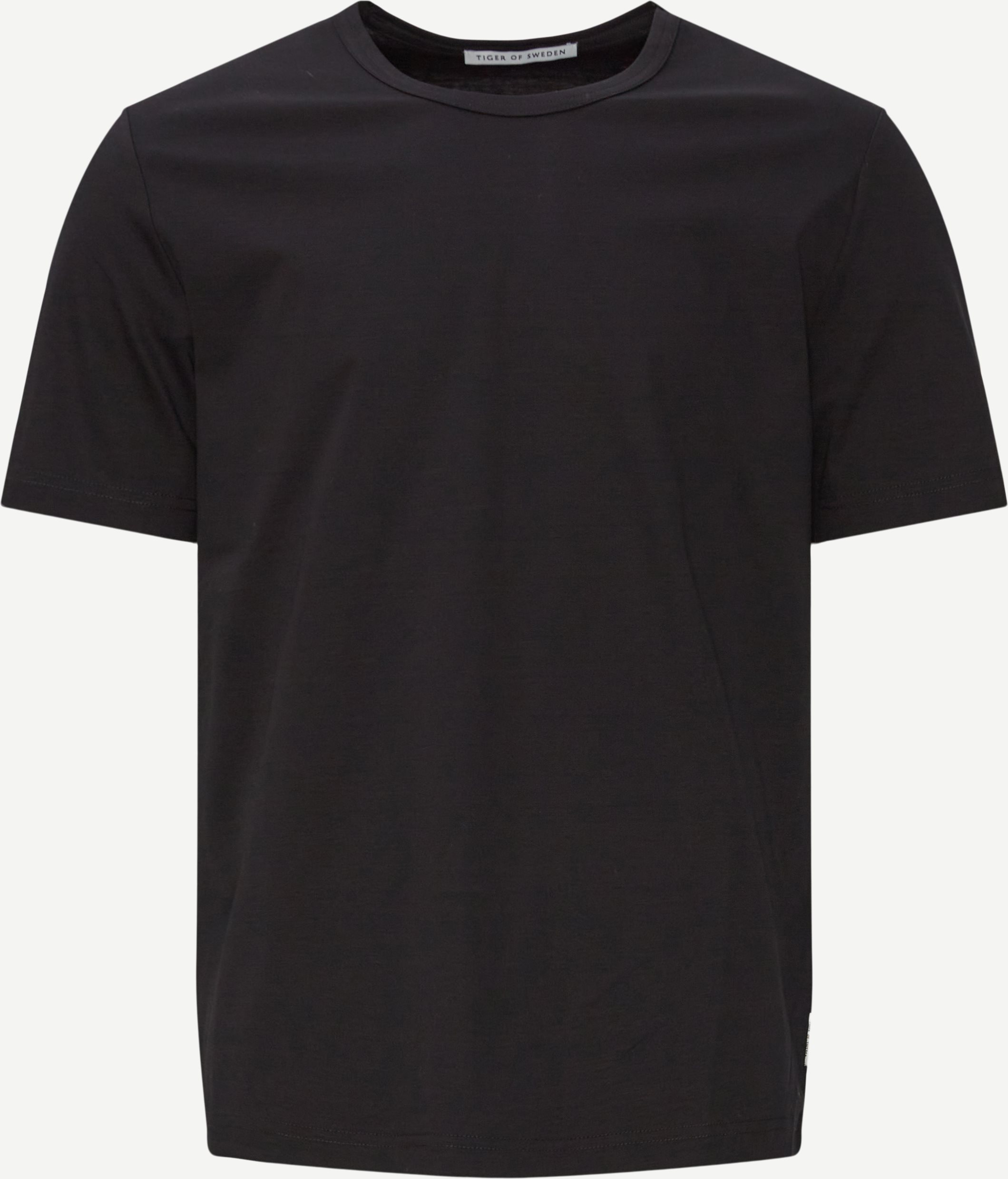 T-shirts - Slim fit - Black