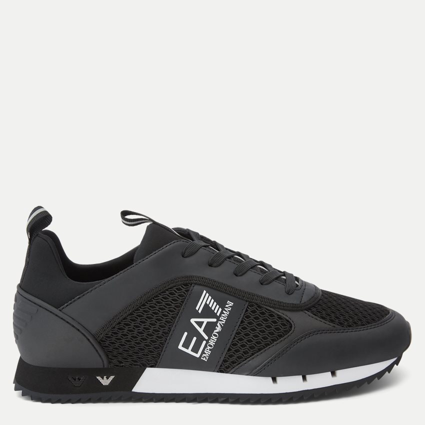 X8X027 Training Sneaker