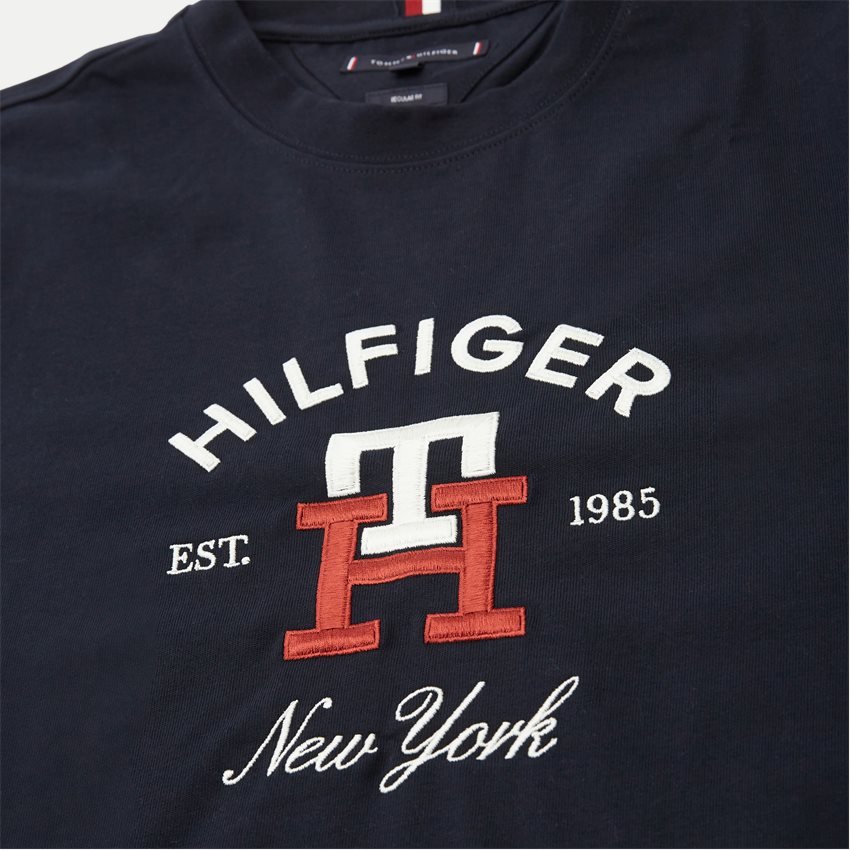 Tommy Hilfiger T-shirts 30043 CURVED MONOGRAM TEE NAVY